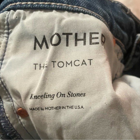 Mother Denim Superior The Tomcat Patchwork Jeans Kneeling on Stones - Picture 5 of 7